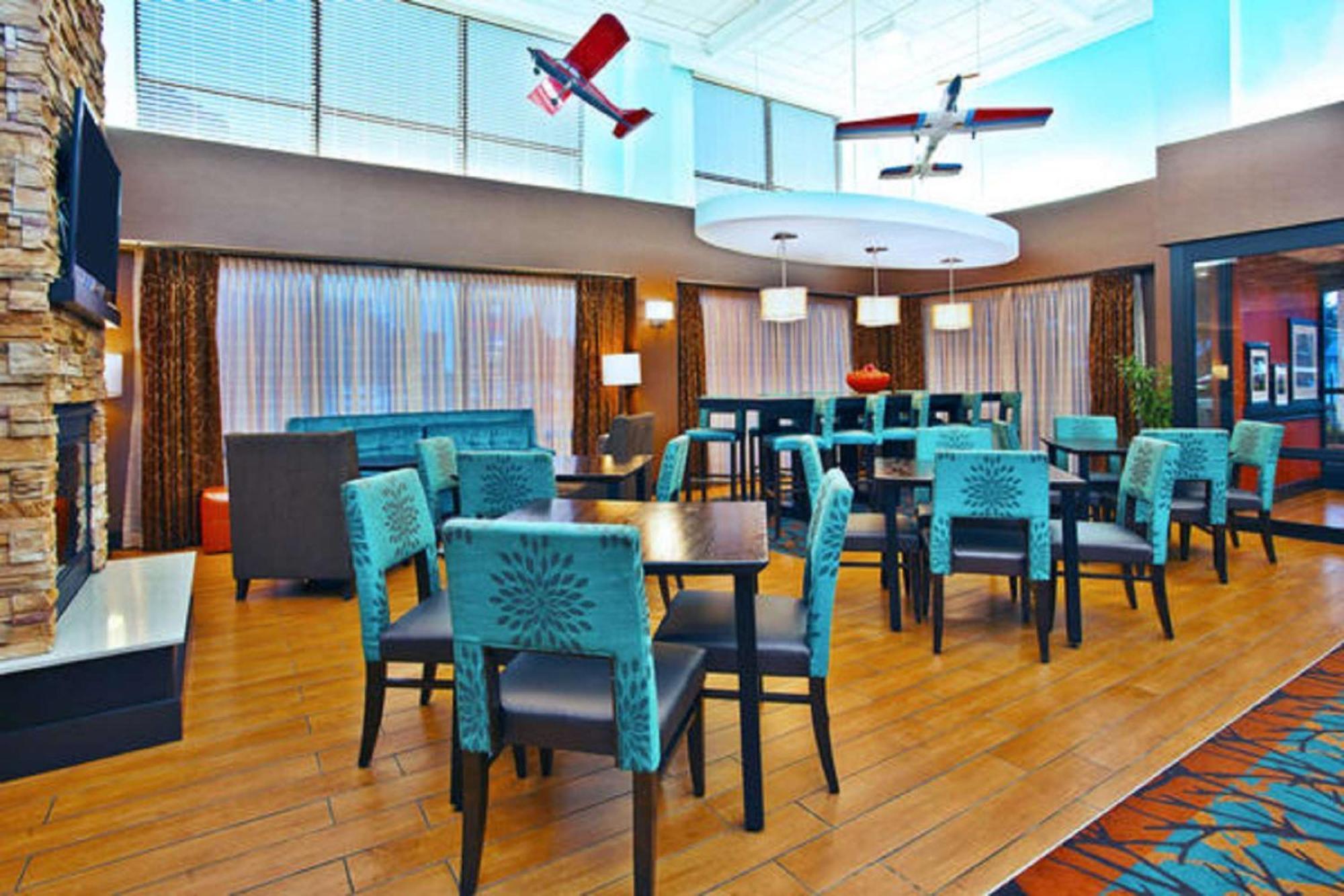 Hampton Inn Chicago-Midway Airport Bedford Park Exterior foto
